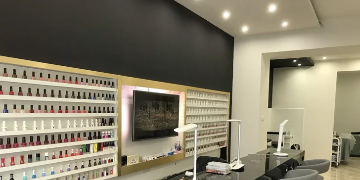 Perfektní vzhled: permanentní make-up obočí vláskováním či pudrovým efektem