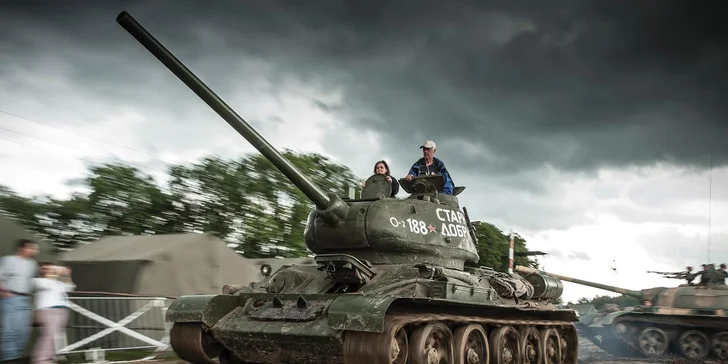 Zábava ve vojenském stylu – střelby, jízdy, opičí dráha i army muzeum
