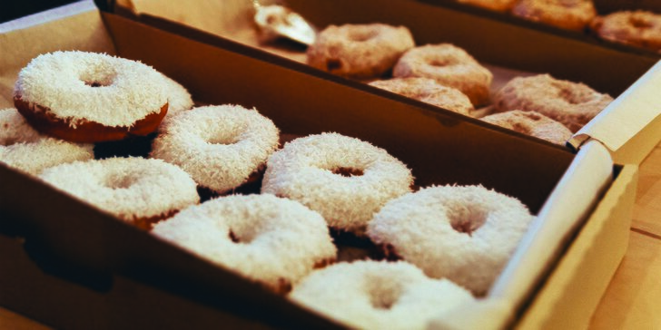 Otevřený voucher na cokoli z Just Donut v hodnotě 200 nebo 400 Kč: donuty i káva