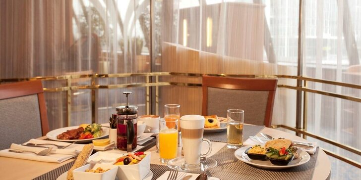 Pobyt ve 4* hotelu Panorama blízko metra se snídaní a neomezeným wellness