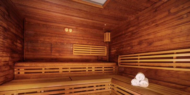 Ve wellness vás prohřeje finská, turecká a bylinná sauna.