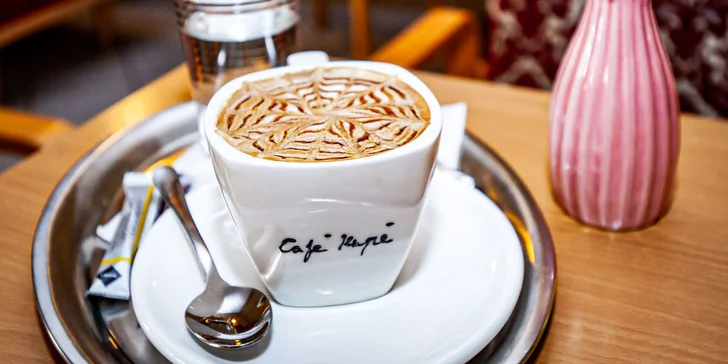 Vychutnajte si šálku lahodného cappuccina v Café Kupé