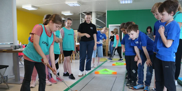 Minigolf baví všechny věkové kategorie.