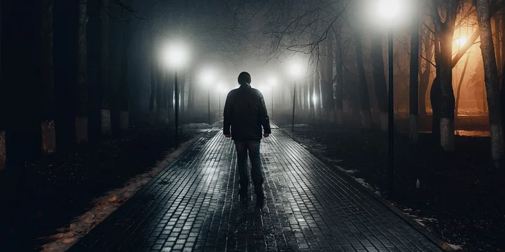 Budete mít 90 min. na to, abyste prohledali tajemnou skrýš, a zjistili tak, kdo je záhadným vrahem. 