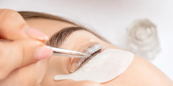  Vďaka Lash Liftingu sa oči krásne opticky zvýraznia a zväčšia