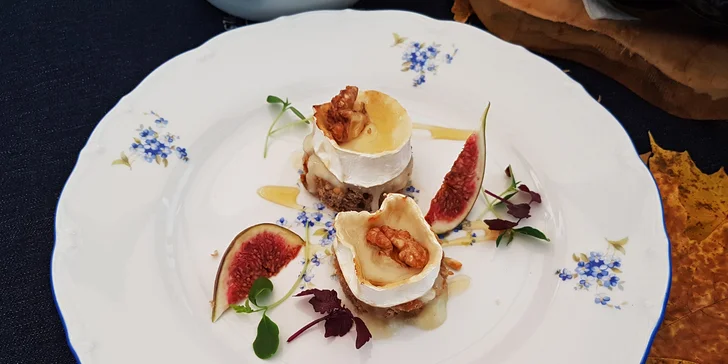 3chodové menu s konfitovaným kuřetem, kozím sýrem a hruškovým závinem