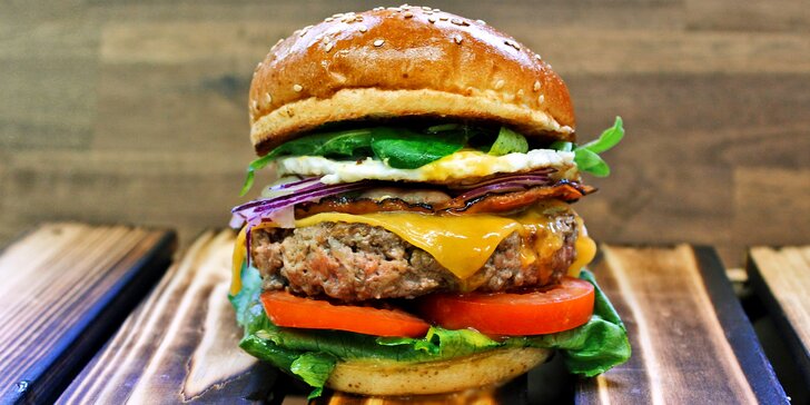 Svačina do ruky: burger Hovězák s 50 g masa, hranolky nebo salát a pití