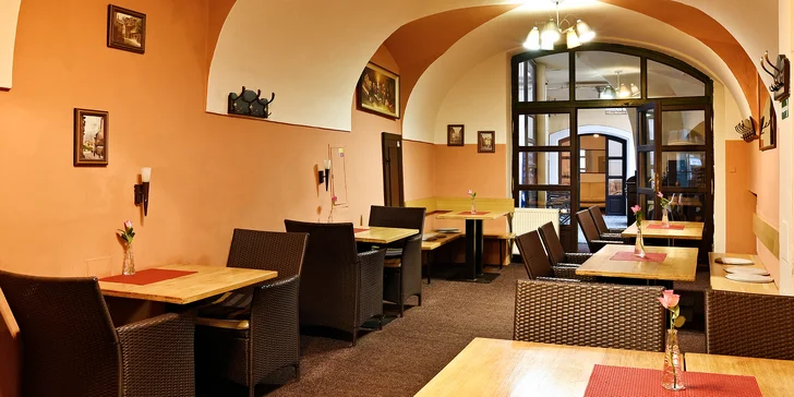 Karel IV. doporučuje: pizza nebo těstoviny a dezert v restauraci v centru Prahy