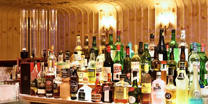 Smlsněte si: alkoholické čokoládové pralinky a drink podle výběru pro dva