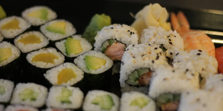 Japonsko v Ostravě: 13, 32 i 43 ks sushi s tuňákem, olihní i hřebenatkou