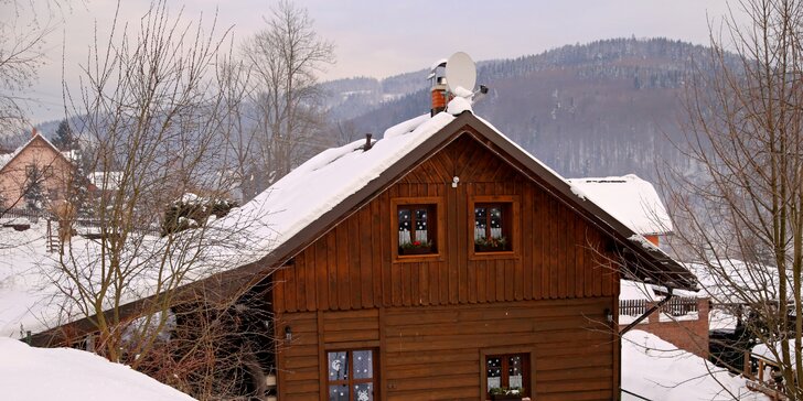 Stylová chalupa v Jizerských horách až pro 13 osob se saunou a lyžováním