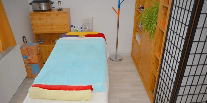 45–60 min. relaxu: reflexní terapie plosek nohou, relační či aroma masáž