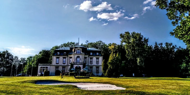 Pobyt na zámečku Myštěves: snídaně, odpočinek i celodenní golf