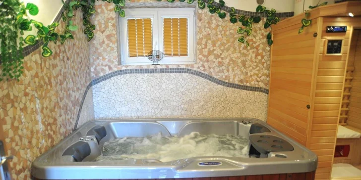 Romantika kousek od Prahy: pobyt na statku s jídlem a privátním wellness