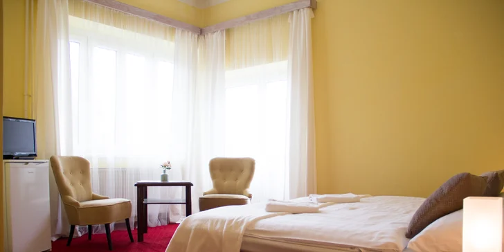 Oddych v centru Luhačovic: apartmán ve vile, polopenze i vstup do bazénu