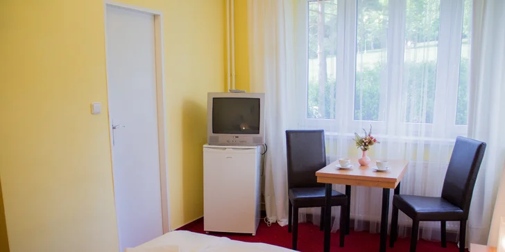 Oddych v centru Luhačovic: apartmán ve vile, polopenze i vstup do bazénu