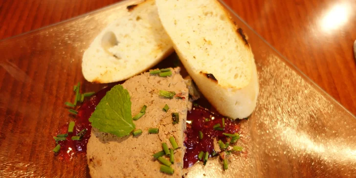 Zabijačkové menu pro 2 osoby: ovarová polévka, zabijačkový guláš i pivo