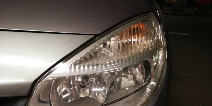 Důkladné čištění interiéru aut typů sedan a kombi