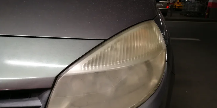 Důkladné čištění interiéru aut typů sedan a kombi