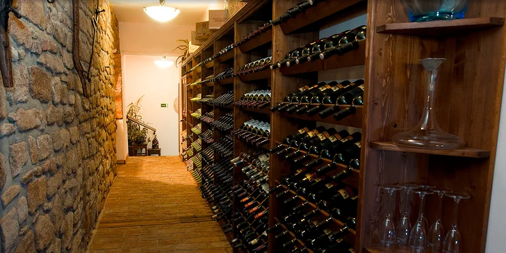 Romantika kousek od Prahy: pobyt na statku s jídlem a privátním wellness