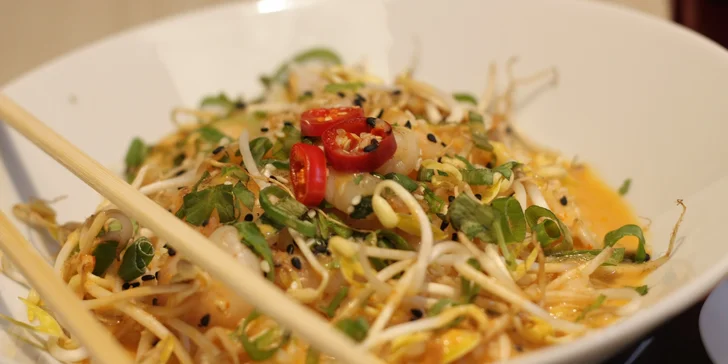 Japonsko-thajské menu: kuře, krevety nebo losos a domácí limonáda
