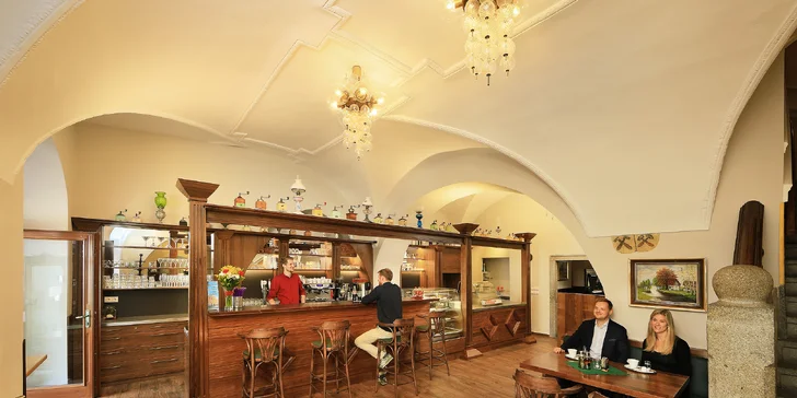 Tradiční pobyt v Českém Krumlově: hotel v centru s polopenzí i koktejly