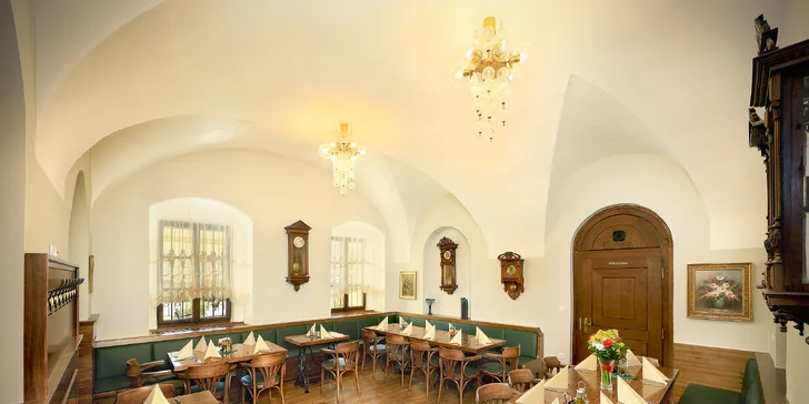 Tradiční pobyt v Českém Krumlově: hotel v centru s polopenzí i koktejly