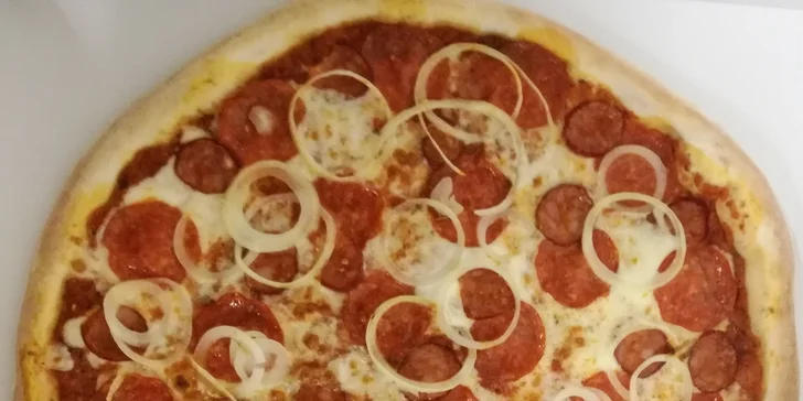 Dvě pizzy dle výběru o i s rozvozem: šunková, vegetariánská i tvarůžková