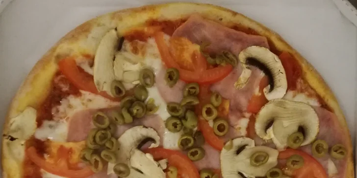 Dvě pizzy dle výběru o i s rozvozem: šunková, vegetariánská i tvarůžková