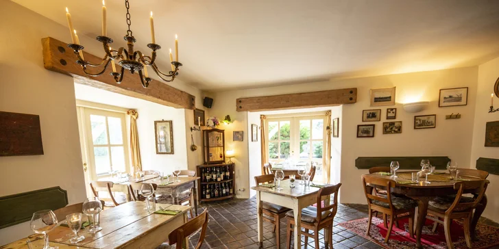 Pobyt blízko Okoře pro 2 osoby se snídaní a poukazem do restaurace