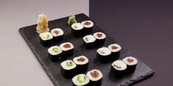 Organické sushi: 16–56 ks rolek s lososem, krevetami i s avokádem a okurkou