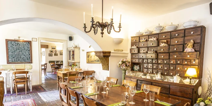 Pobyt blízko Okoře pro 2 osoby se snídaní a poukazem do restaurace