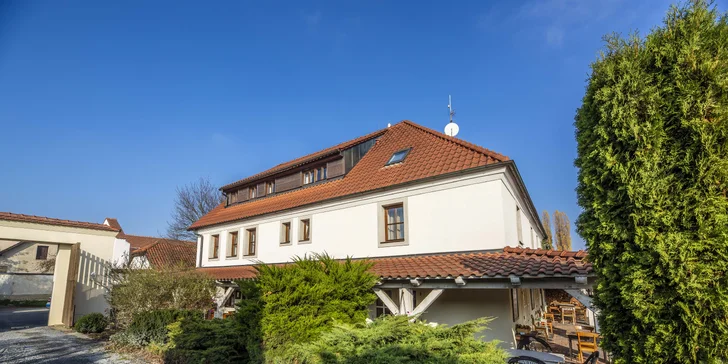 Pobyt blízko Okoře pro 2 osoby se snídaní a poukazem do restaurace