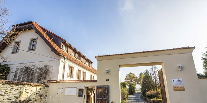 Pobyt blízko Okoře pro 2 osoby se snídaní a poukazem do restaurace