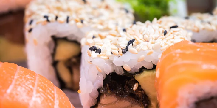 Pochutnejte si na sushi: 30, 49 i 69 ks s tuňákem, úhořem i červeným kaviárem