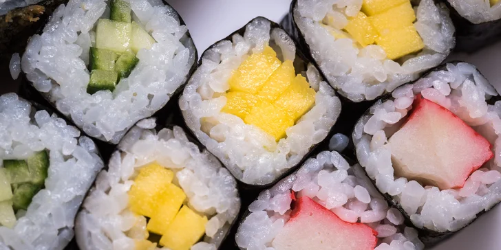 Pochutnejte si na sushi: 30, 49 i 69 ks s tuňákem, úhořem i červeným kaviárem