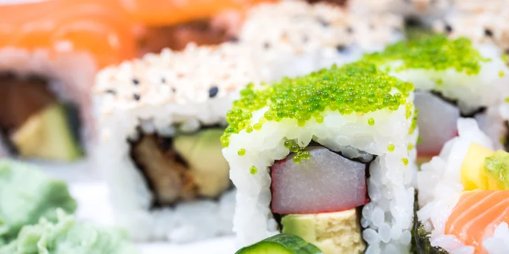 Pochutnejte si na sushi: 30, 49 i 69 ks s tuňákem, úhořem i červeným kaviárem