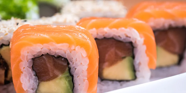 Pochutnejte si na sushi: 30, 49 i 69 ks s tuňákem, úhořem i červeným kaviárem