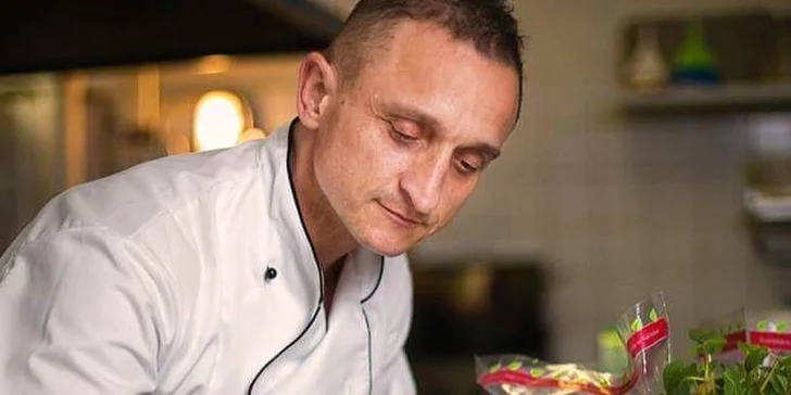 Steaková hostina pro 2 osoby: krkovička na švestkové omáčce i přípitek