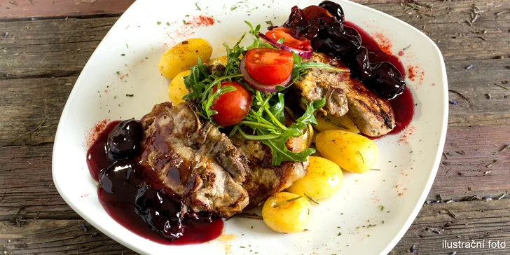 Steaková hostina pro 2 osoby: krkovička na švestkové omáčce i přípitek