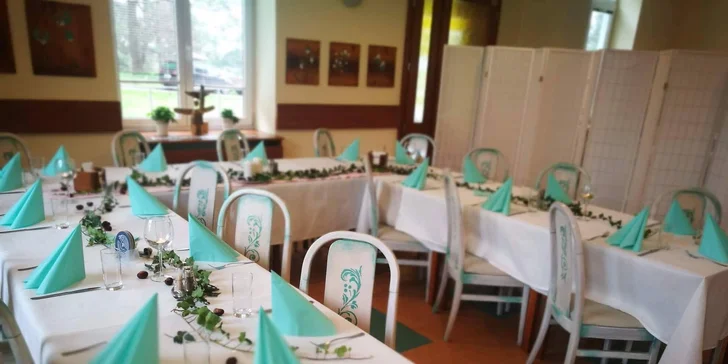 Steaková hostina pro 2 osoby: krkovička na švestkové omáčce i přípitek