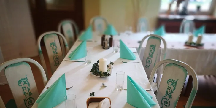 Steaková hostina pro 2 osoby: krkovička na švestkové omáčce i přípitek