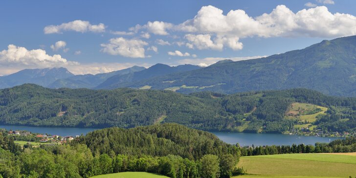 Rakouské Alpy až pro 28 lidí: celoroční lyžování, sauna a český personál