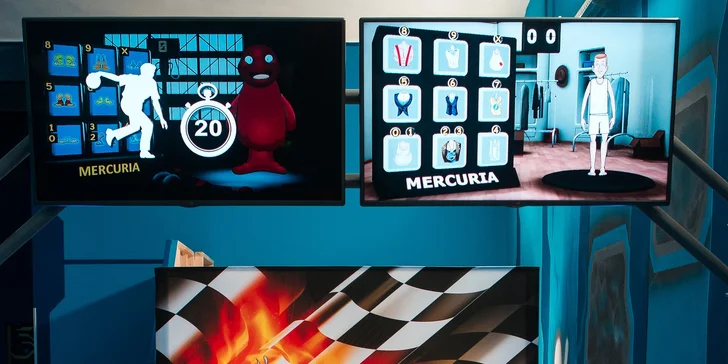 Hra laser game, jízda na simulátoru virtuální reality a pizza i nápoj