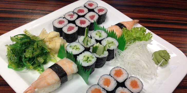 Smlsněte si na sushi: rolky s lososem, úhořem i vege v setech 24-38 kusů