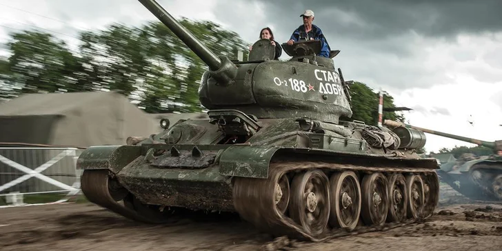 Zábava ve vojenském stylu – střelby, jízdy, opičí dráha i army muzeum