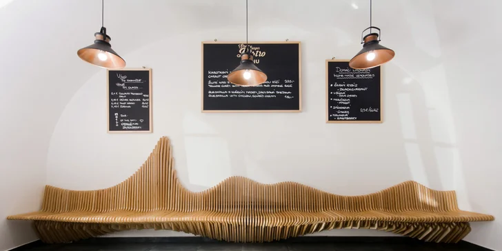 Burger menu na Malé Straně: hovězí, s trhaným vepřovým i pro vegetariány