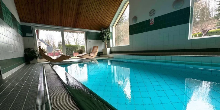 V ceně máte hodinový vstup do wellness bazénem a vířivkou.