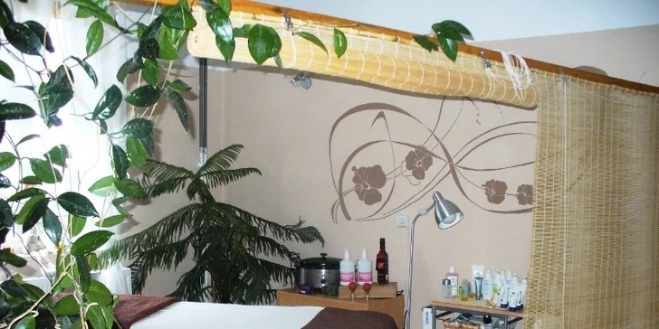 Sametově hladká chodidla díky profi mokré pedikúře včetně lakování