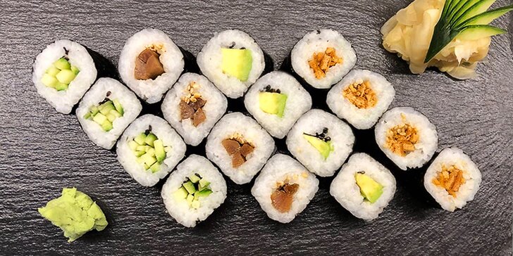 Organické sushi: 16 či 56 rolek s lososem, krevetami i avokádem a okurkou